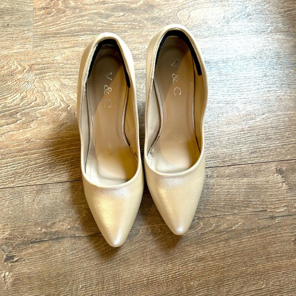 Shimmery Cream Pumps - Picture 2 of 3